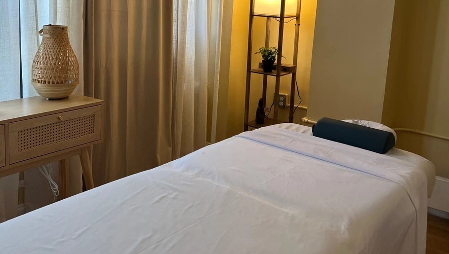 Relaxing spa room at French Touch Custom Massage Midtown Manhattan and Brooklyn Heights, New York, New York, US.