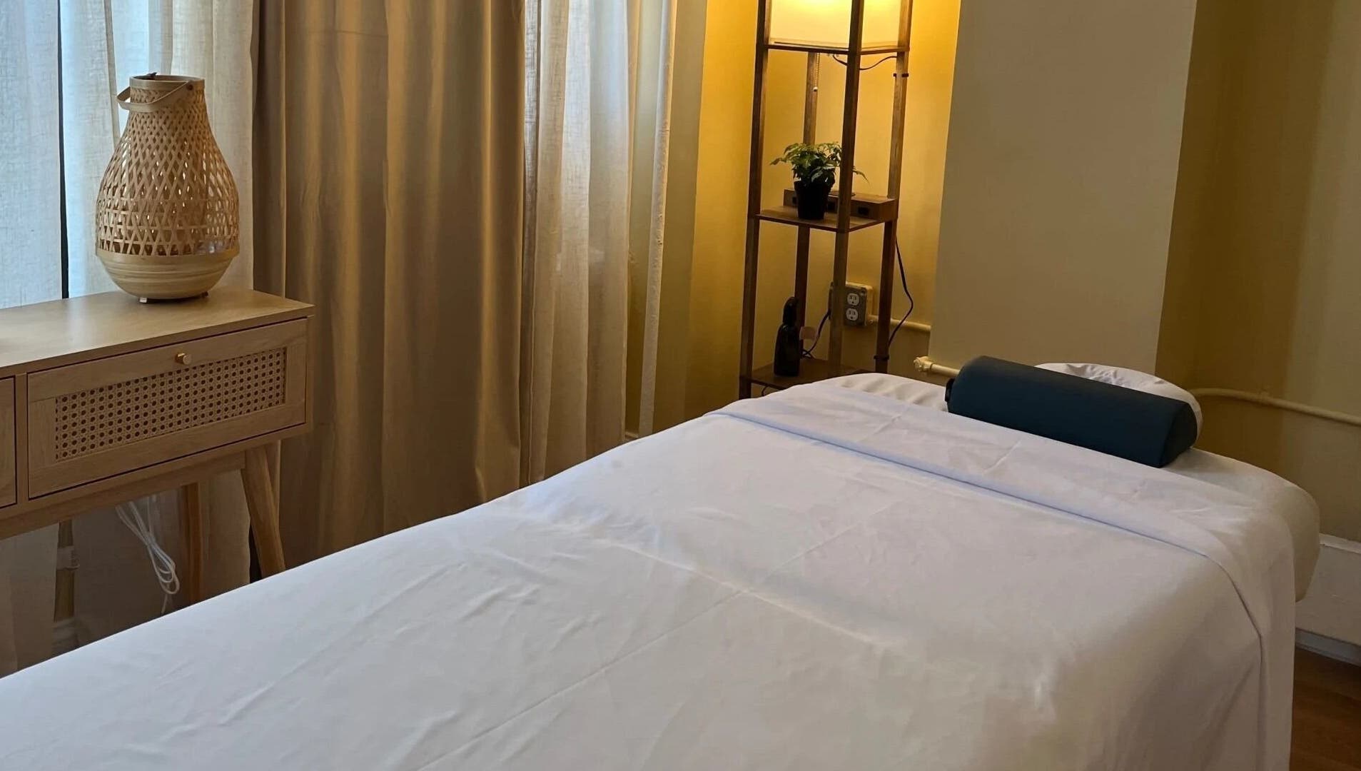 Relaxing spa room at French Touch Custom Massage Midtown Manhattan and Brooklyn Heights, New York, New York, US.