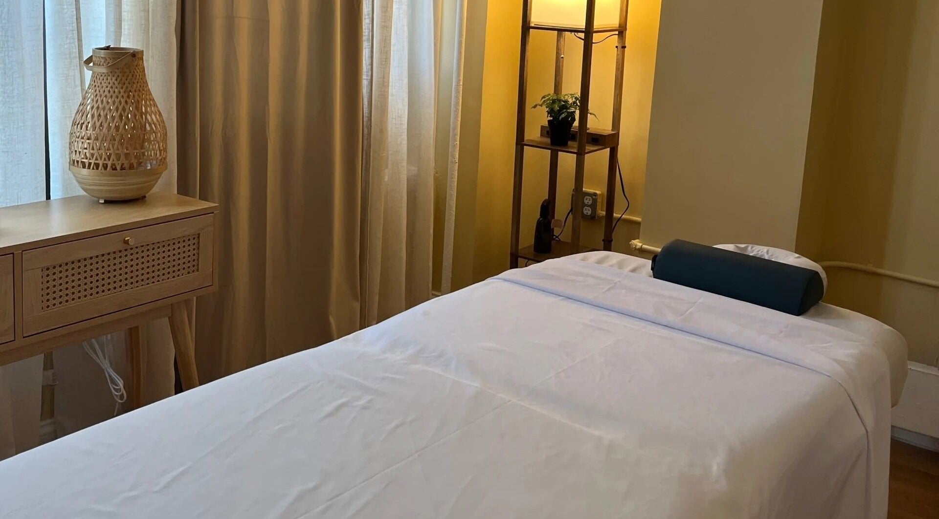 Relaxing spa room at French Touch Custom Massage Midtown Manhattan and Brooklyn Heights, New York, New York, US.