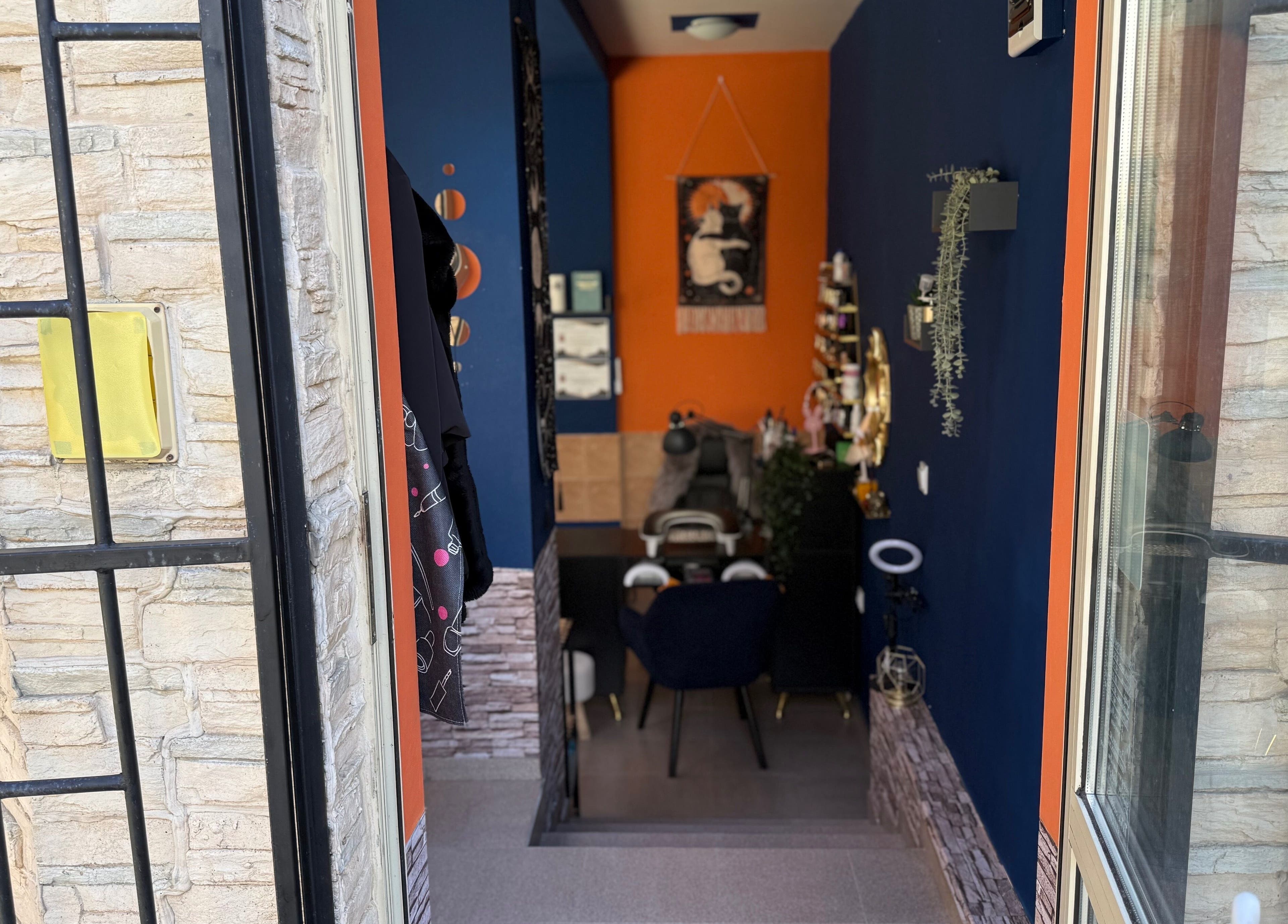 Вход на Witchy Nails в Варна, Varna, BG, със стилен и уютен интериор.