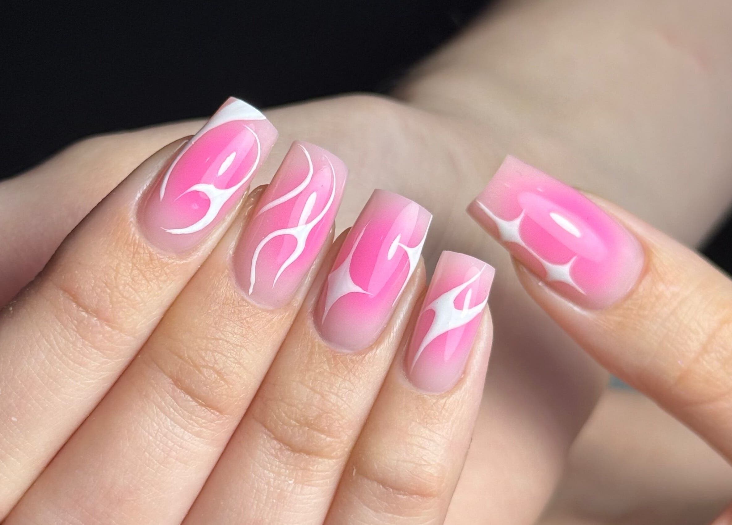 Стилни розови нокти с пламъци от Witchy Nails, Варна, Варна, BG.