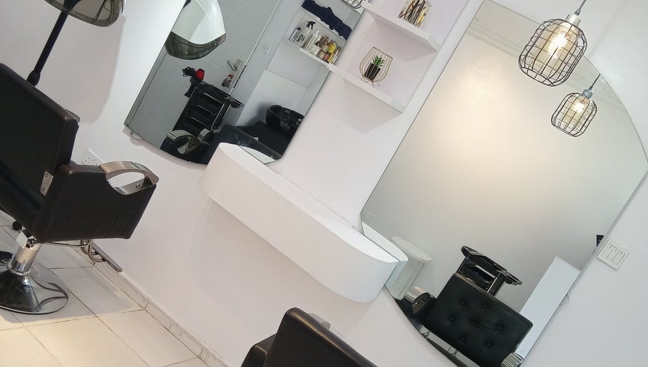 Solace & Silk Salon image 1