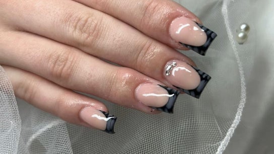 nails by ariana