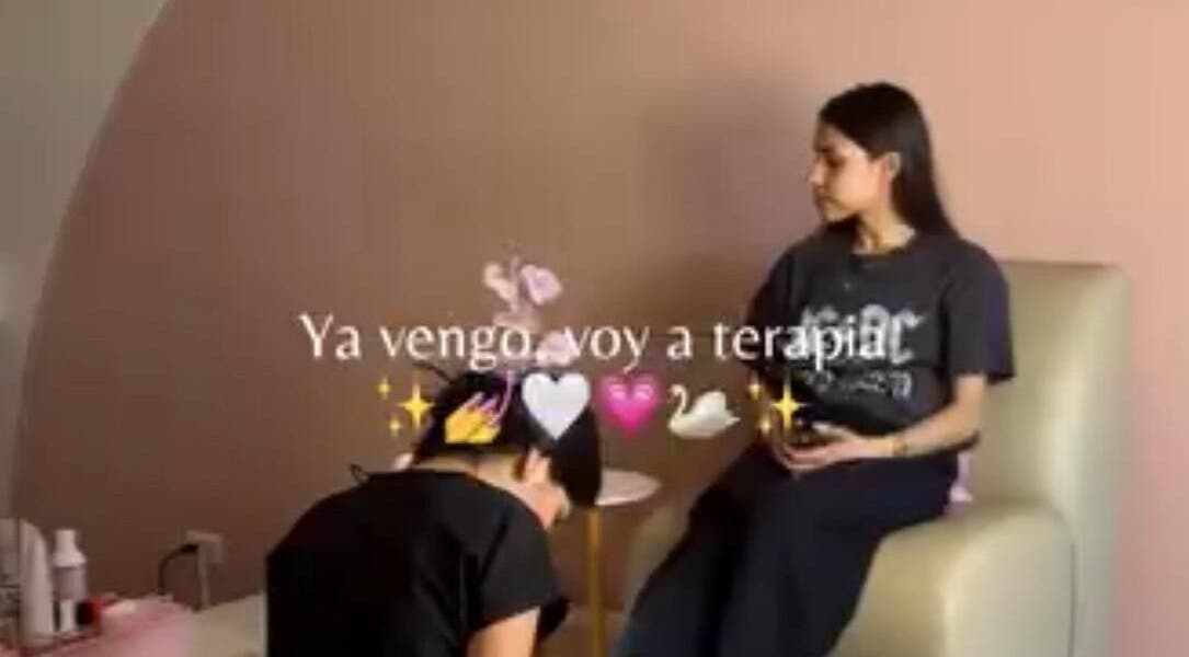 Sesión de terapia en Venus Beauty Clinic, Cabo San Lucas, Baja California Sur, MX, con ambiente relajante.