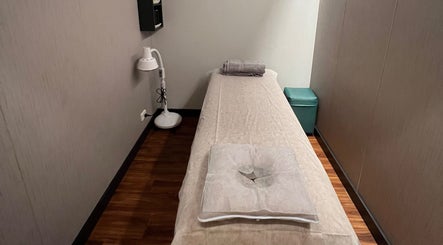 Max Massage and Acupuncture