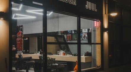 Barber Juul image 3