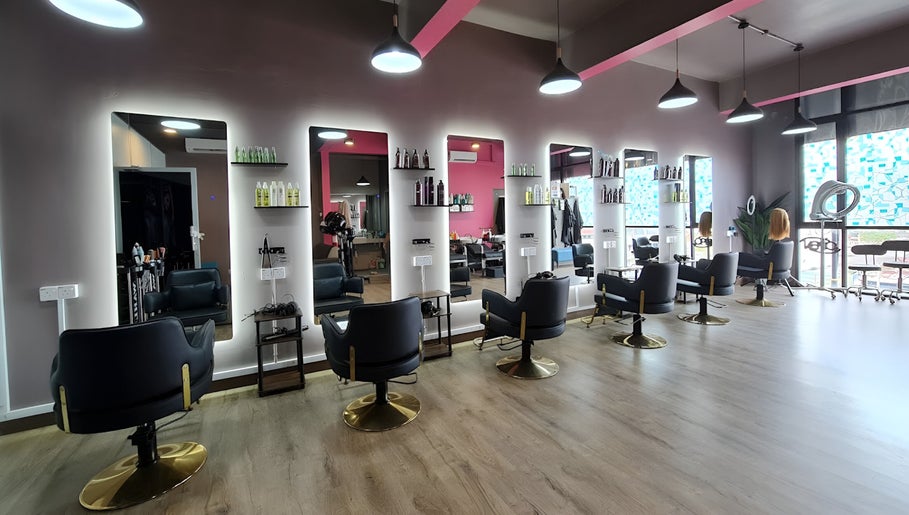 Dee Kar Hair Salon (Lgk), bilde 1