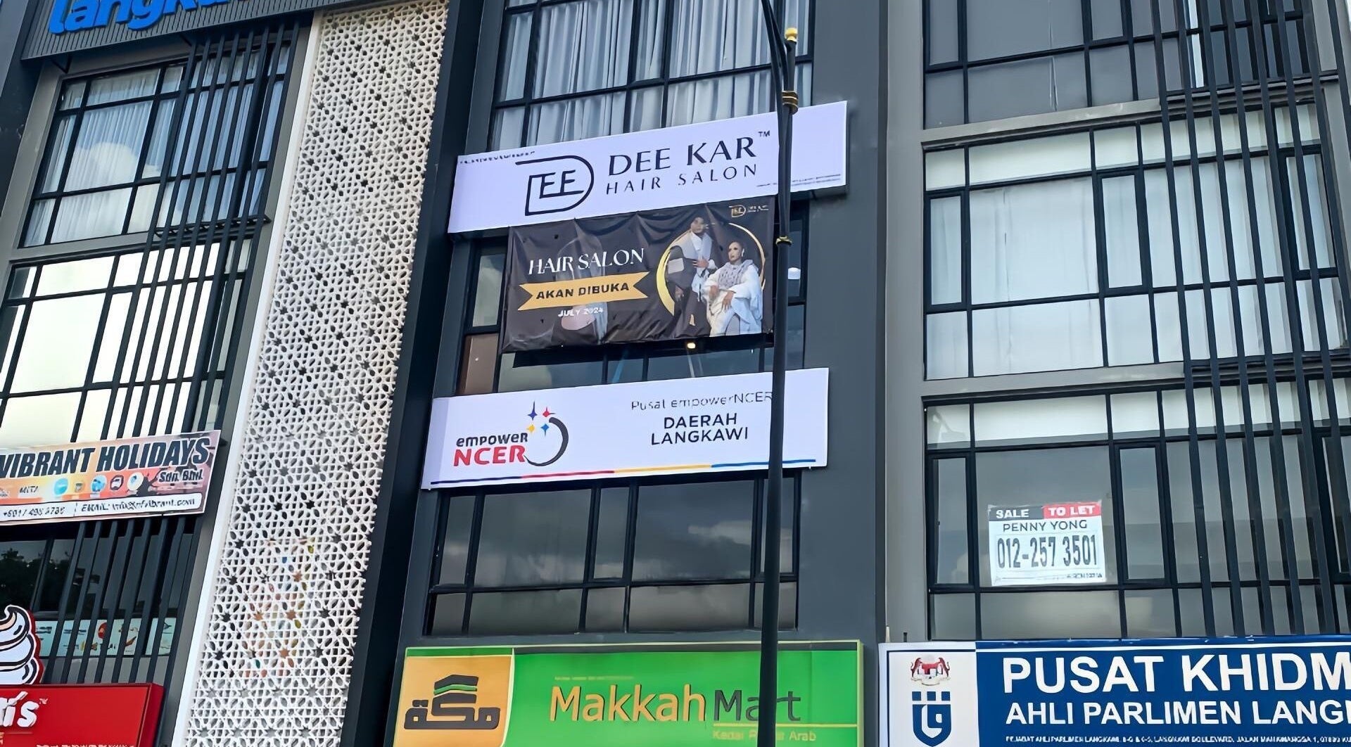 Facade of Dee Kar Hair Salon (Lgk) located in Langkawi, Kedah, MY with visible signage.