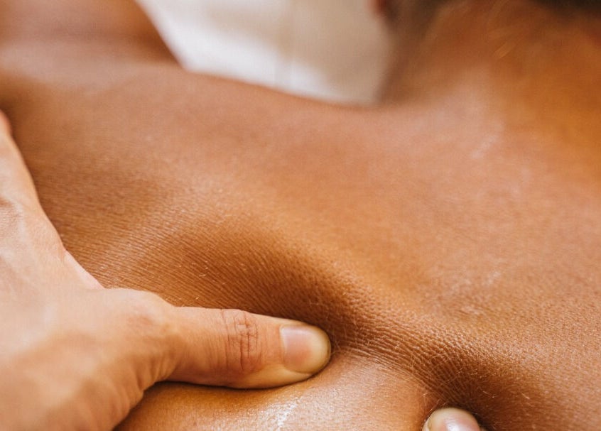 Massage relaxant à Serenaya, Montauban, Occitanie, FR, offrant détente et bien-être.