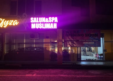 Efyza Salon opening soon in Sungai Petani, Kedah, MY with bright neon signage.