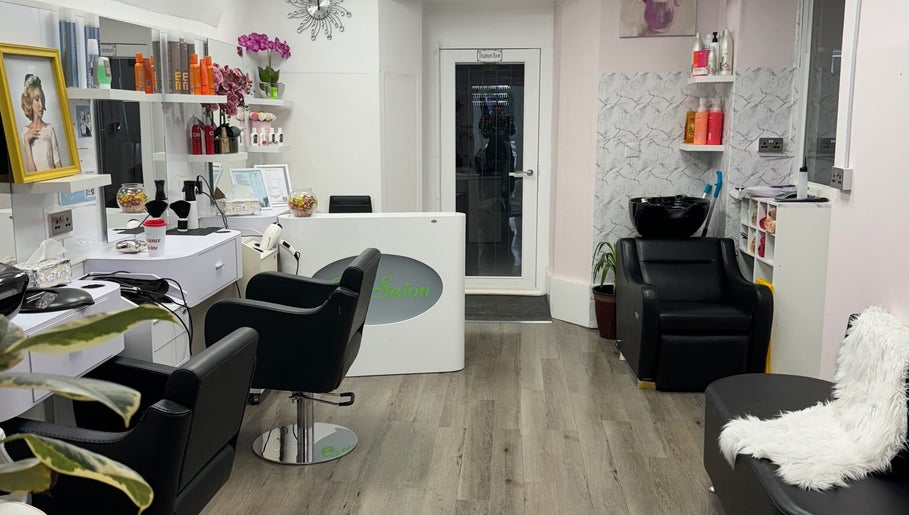 Hair Beauty Now Hairdresser Plymouth imagem 1