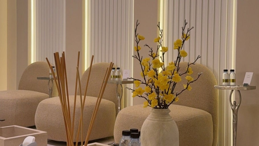 Cozy seating with floral decor at Salon & Yello Spa, Riyadh, Riyadh Province, SA.