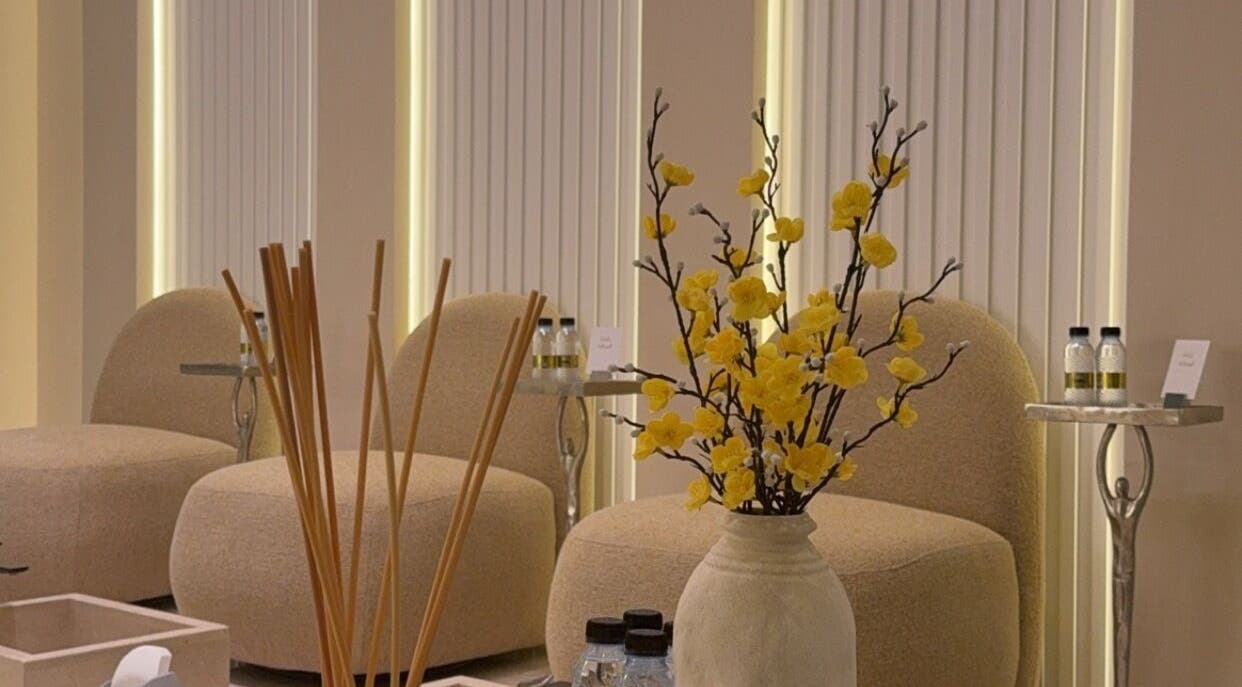 Cozy seating with floral decor at Salon & Yello Spa, Riyadh, Riyadh Province, SA.