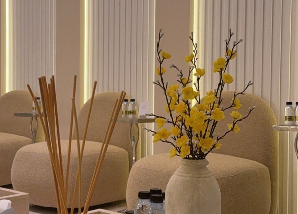Elegant relaxation area at Salon & Yello Spa, Riyadh, Riyadh Province, SA, with cozy chairs and yellow floral decor.