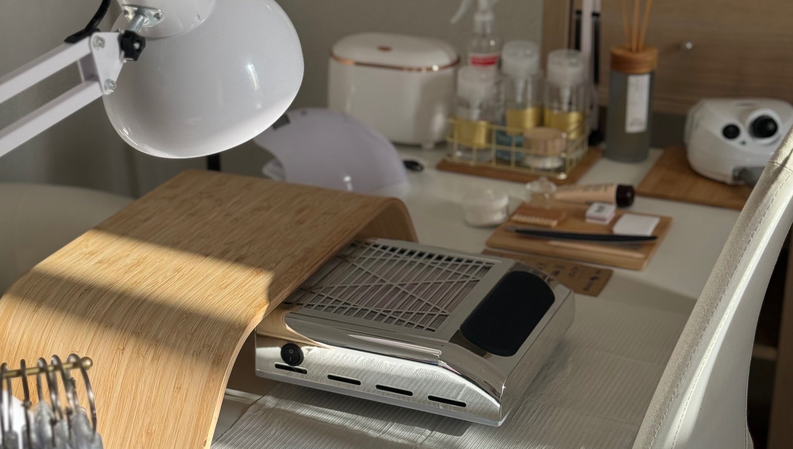 Élégant bureau de manucure à MANUCURE PARFAITE, Hyères, Provence-alpes-côte D'azur, FR.