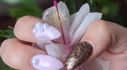 Imagen 2 de Enchanted Nails