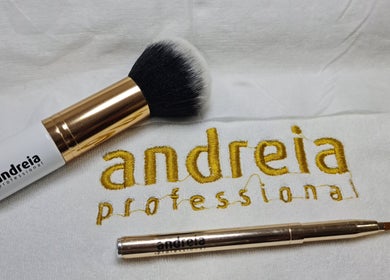 Pincéis Andreia Professional sobre toalha em Bruna Magalhães Estética, Gondomar, Porto, PT.