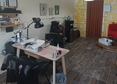 Interior de Akua Luna Nail Art Studio en Luquillo, PR con área de manicura y pedicura.