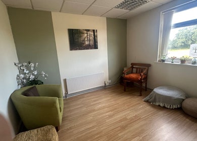Relaxing therapy room at Redditch Therapy Centre, Redditch, England, GB, with comfy chairs and serene decor.