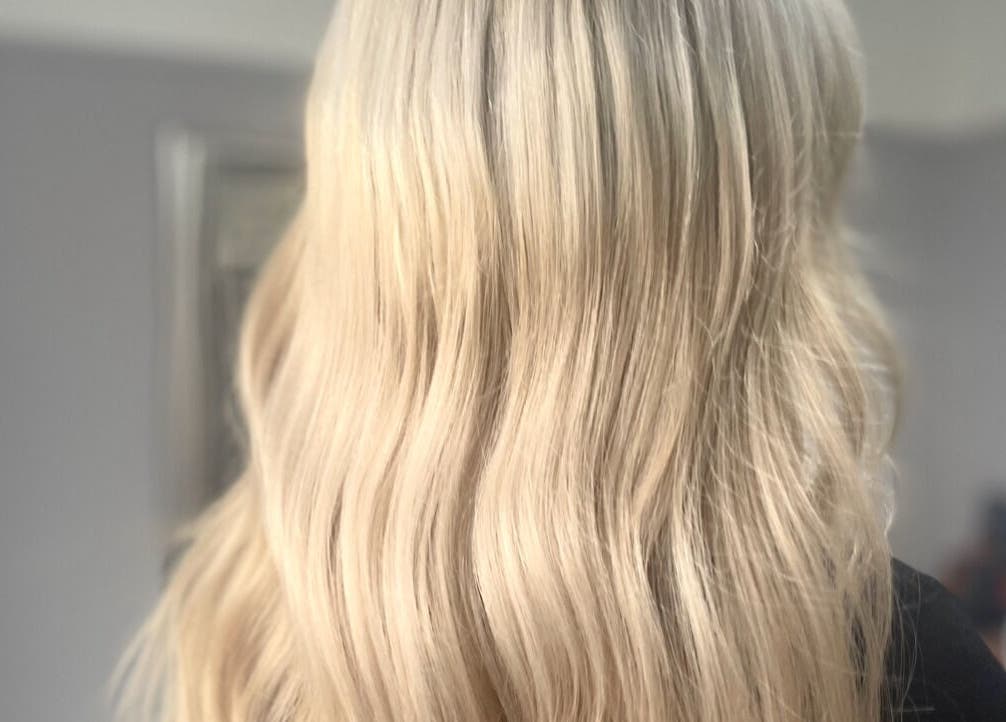 Blonde wavy hairstyle at Weronika studio, Elgin, Scotland, GB. Beautiful hair styling service.