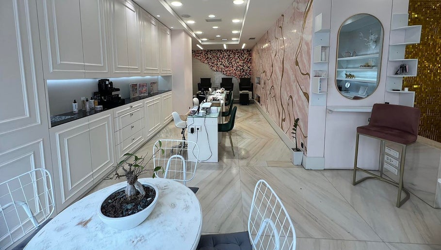 GLAMOROUS NAIL BOUTIQUE Bild 1