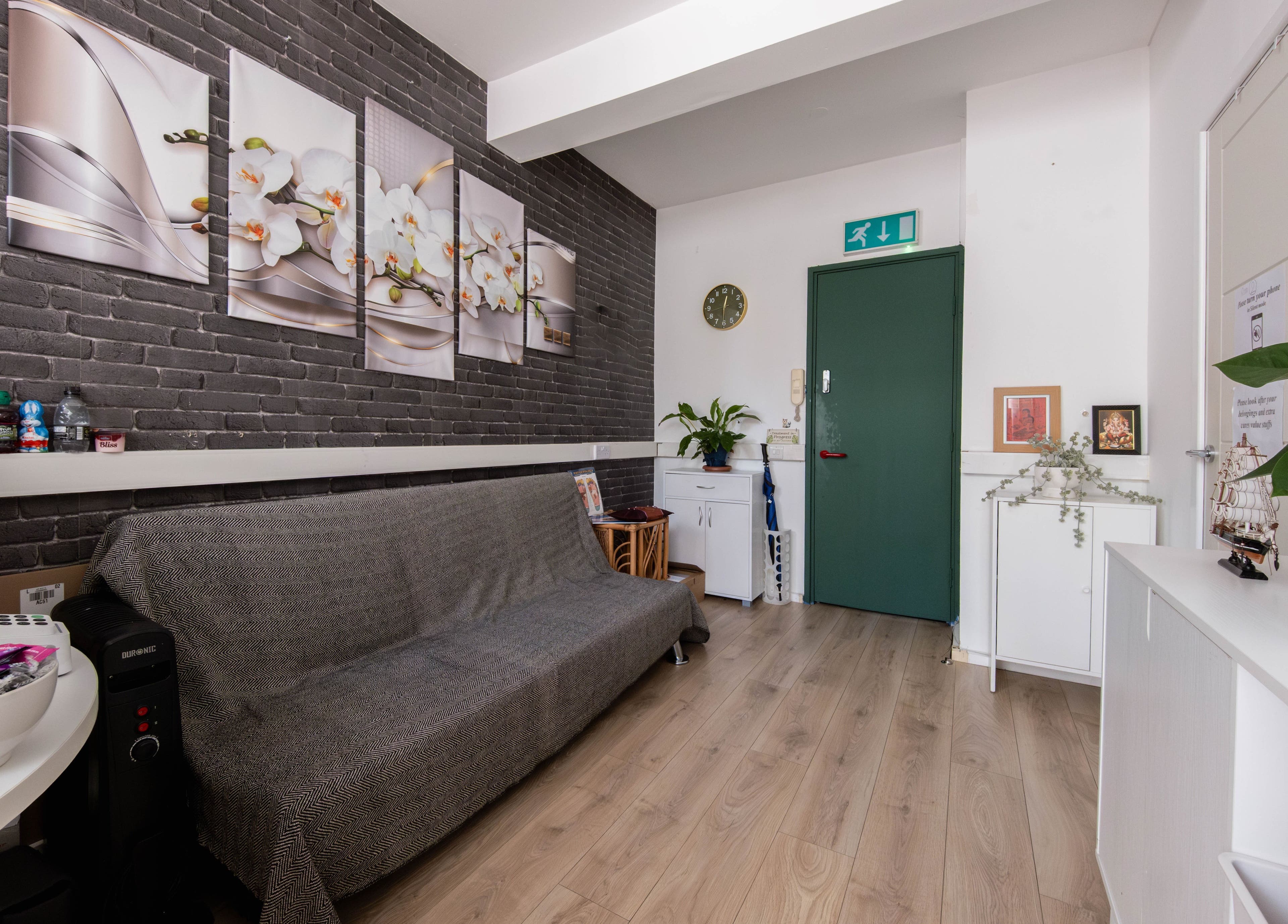 Relaxing lounge area at Somchit Thai Massage and Spa in London, England, GB with serene decor and comfortable seating.