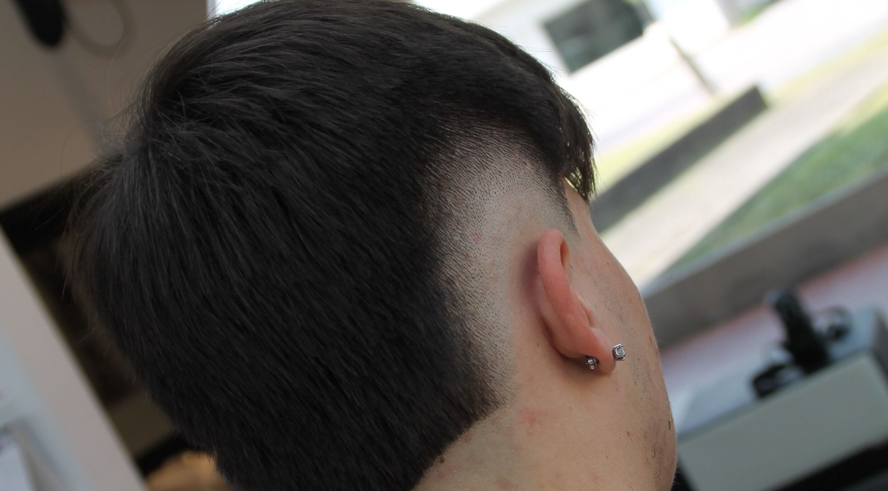 Taglio elegante a squizz_culture, Salzano, Veneto, IT, con rasatura pulita e dettagli curati.