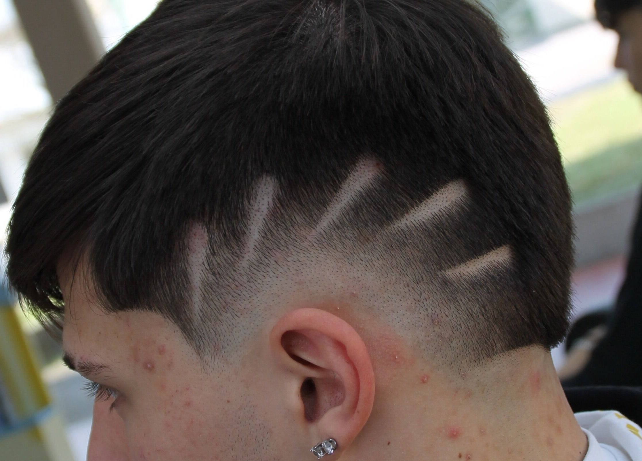 Taglio capelli moderno con design unico presso squizz_culture, Salzano, Veneto, IT.