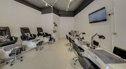 Grandiose Nails and Beauty image 3