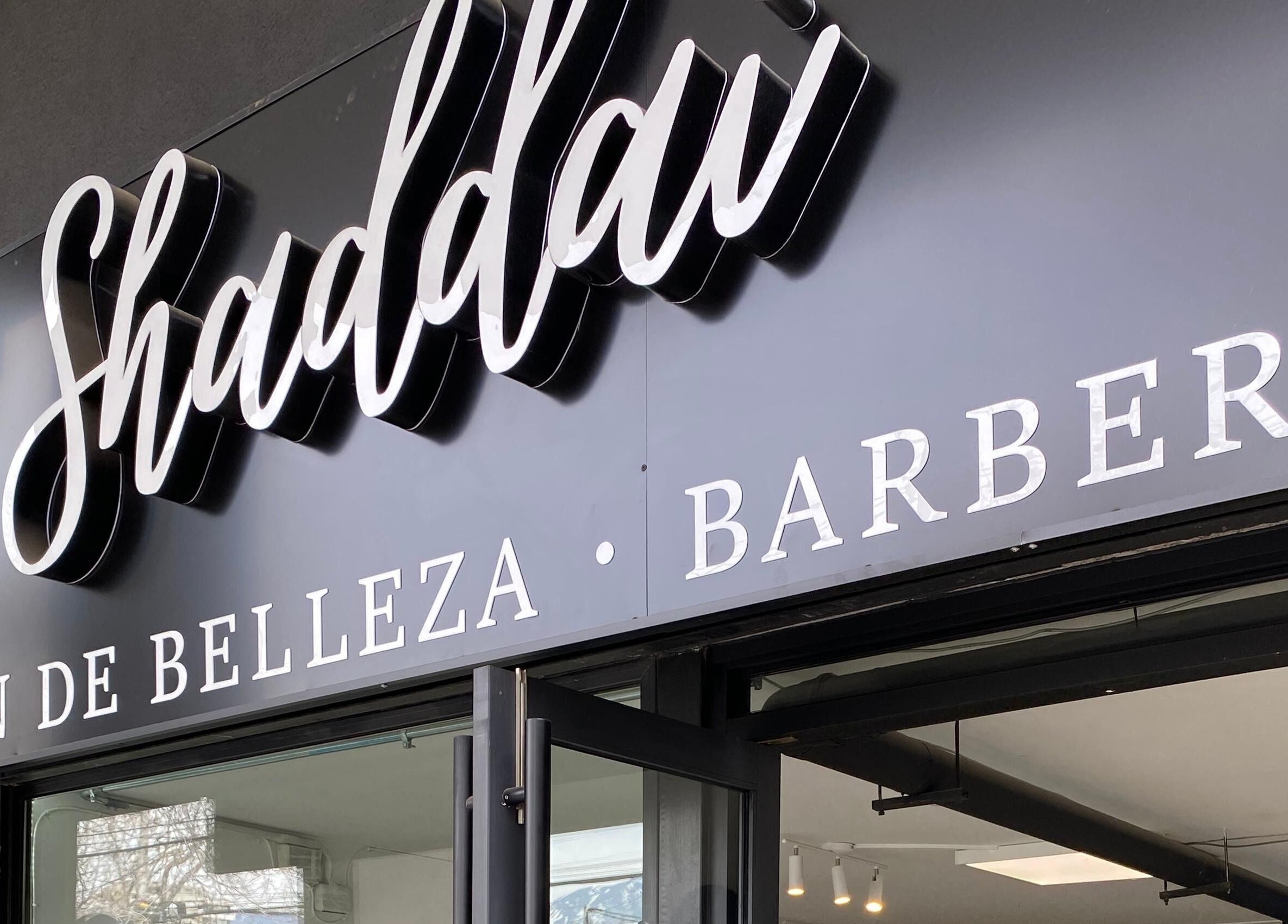 Fachada de Shaddai Salón de belleza y Barbería en Ñuñoa, Región Metropolitana, CL.