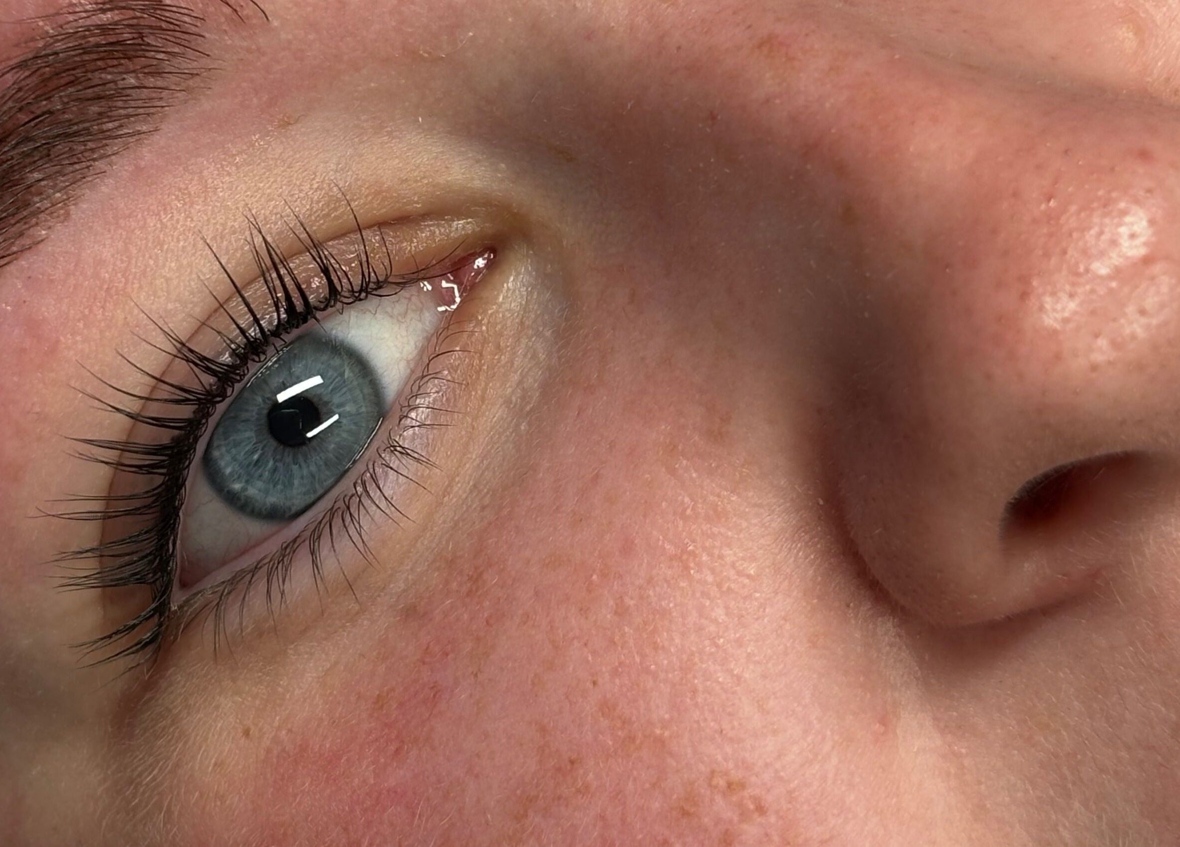 Close-up of a bright eye at Lara Dow Beauty, showcasing natural lash beauty in Whitburn, Scotland, GB.