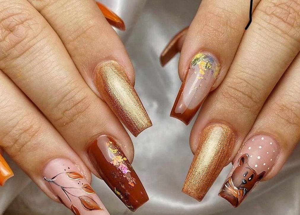 Unhas decoradas com arte variada em EL STUDIO, Arrentela, Setúbal, PT.