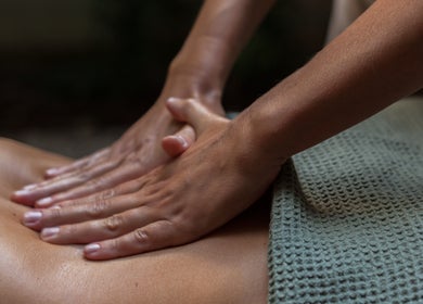 Massagem relaxante nas costas no Camila Battista, 00, Lisboa, PT.