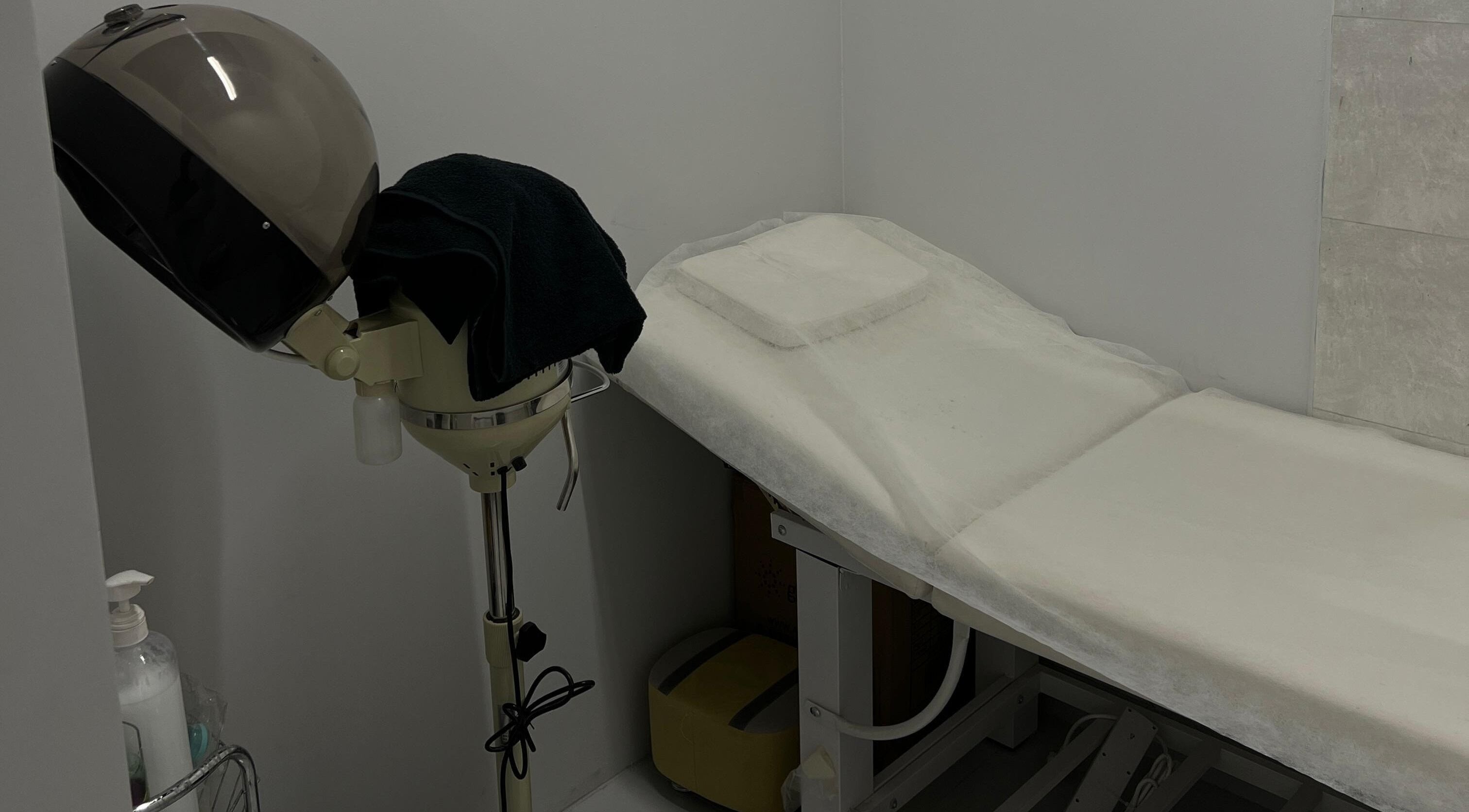 Cozy treatment space at The Barber Lab, Sharjah, Sharjah, AE with massage bed and hair steamer.