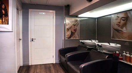 E M Hair Co obrázek 2
