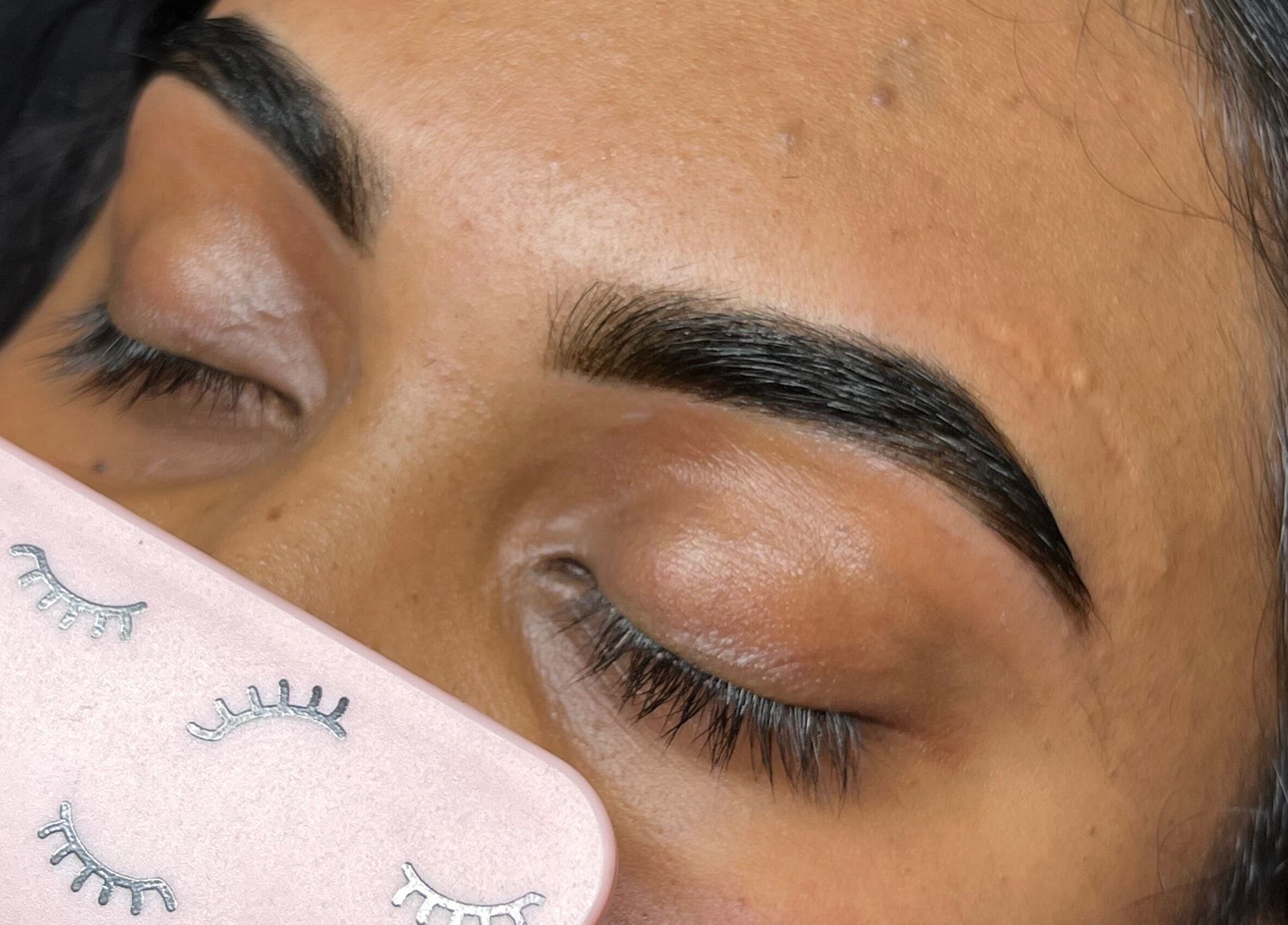 Expert eyebrow shaping at Lash & Beauty Evolution in Queensburgh, Kwazulu-natal, ZA.