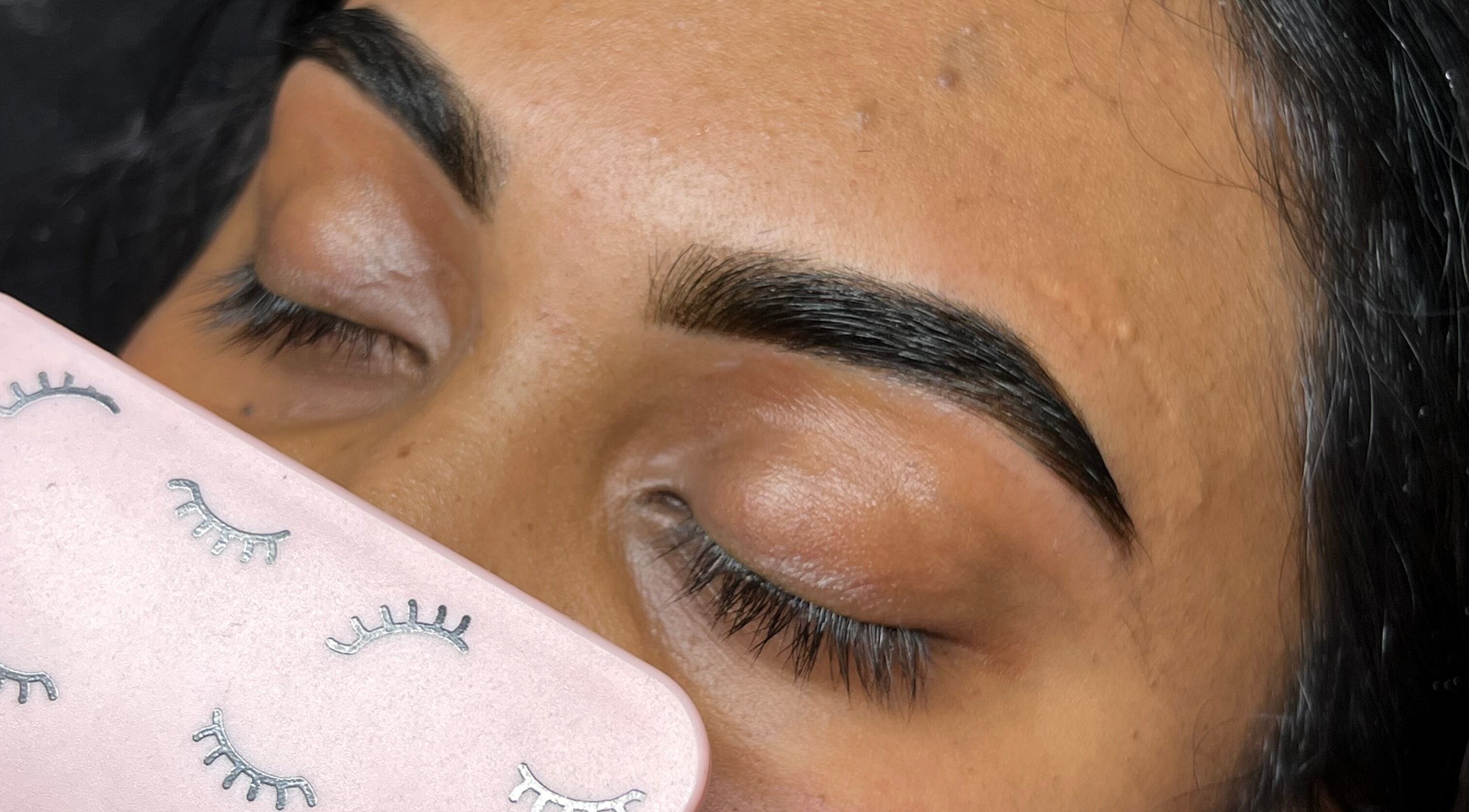 Expert eyebrow shaping at Lash & Beauty Evolution in Queensburgh, Kwazulu-natal, ZA.