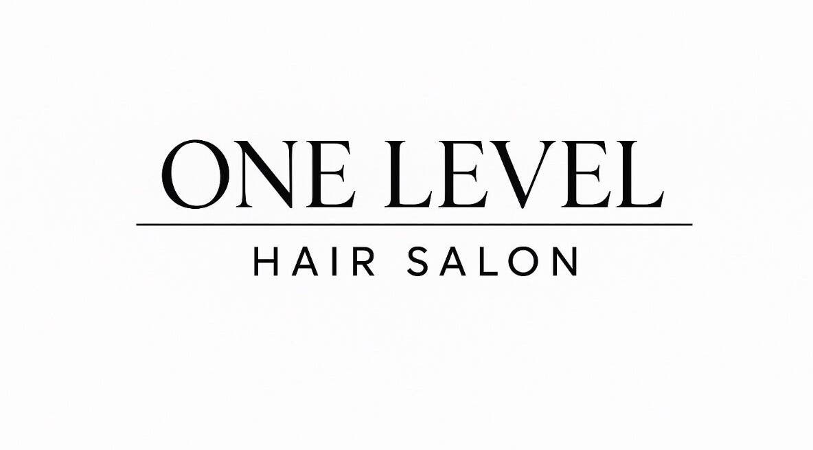 Logotipo do One Level Hair Salon em Quinta Do Conde, Setúbal, PT. Design elegante e moderno.