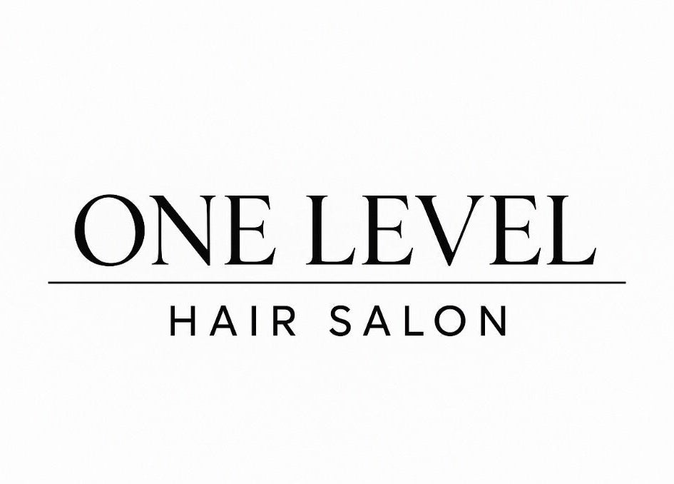 Logotipo do One Level Hair Salon em Quinta Do Conde, Setúbal, PT, destacando design minimalista.