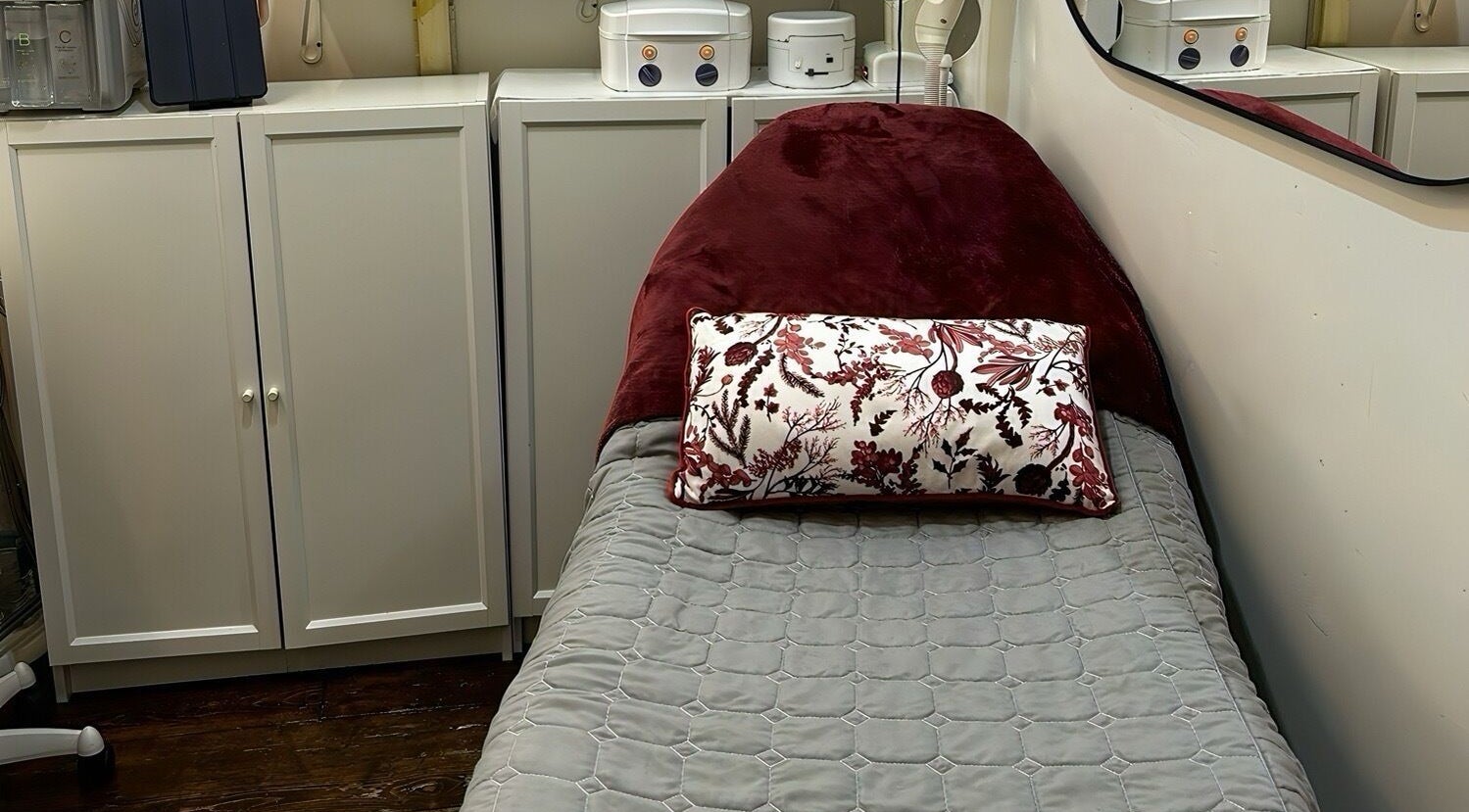 Cozy treatment bed at Jessica Maia Beauty, London, England, GB offers a relaxing wellness experience.