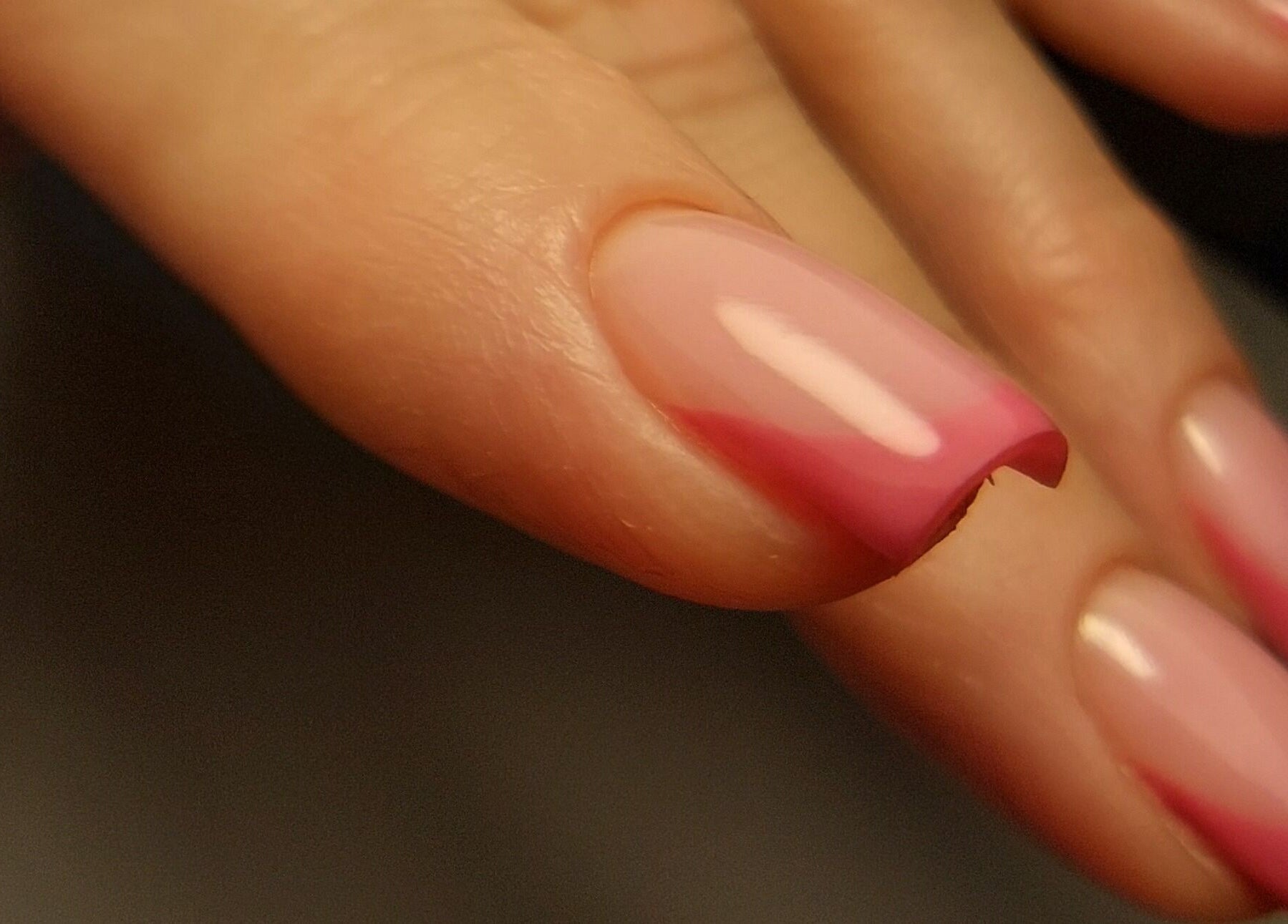 Елегантний манікюр у Studio manicure VD, Łódź, Województwo Łódzkie, PL. Рожевий градієнтний дизайн.