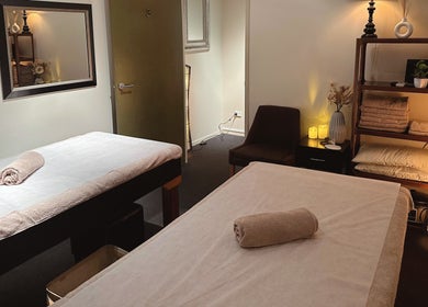 Relaxing massage room at Zen Japanese Massage Platinum - Auckland CBD, featuring cozy ambiance in Auckland, NZ.