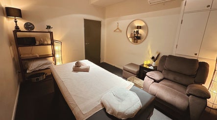 Tranquil massage room at Zen Japanese Massage Platinum in Auckland, NZ. Soft lighting and comfortable seating.