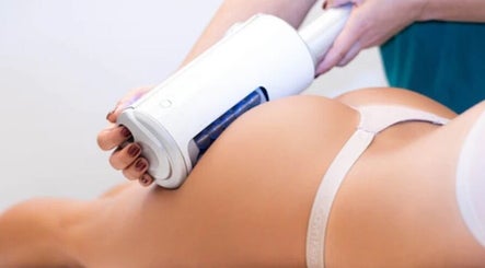 Body sculpting at MK Cosmetic Clinic, Vaughan, Ontario, CA for effective fat reduction.