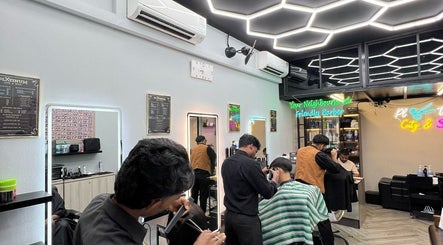 Platinum Cutz & Style - EAST image 3