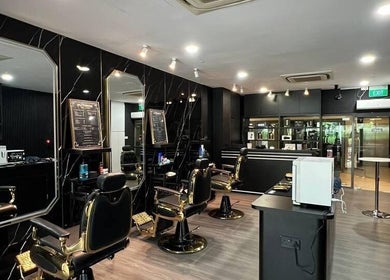 Luxurious interior of Platinum Cutz & Style - WEST in Bouna Vista, Singapore, SG. Stylish chairs and mirrors.