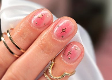 Uñas decorativas y brillantes en Alis Studio, Porto, Porto, PT.