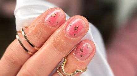 Uñas decorativas y brillantes en Alis Studio, Porto, Porto, PT.