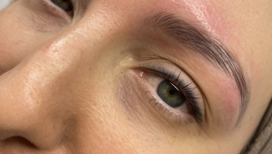 OnFleek Lash & Brows billede 1