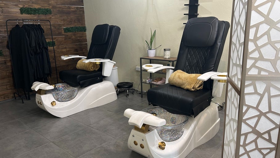 Sillas de pedicura en Natalia Nieves Salon, Caguas, Caguas, PR